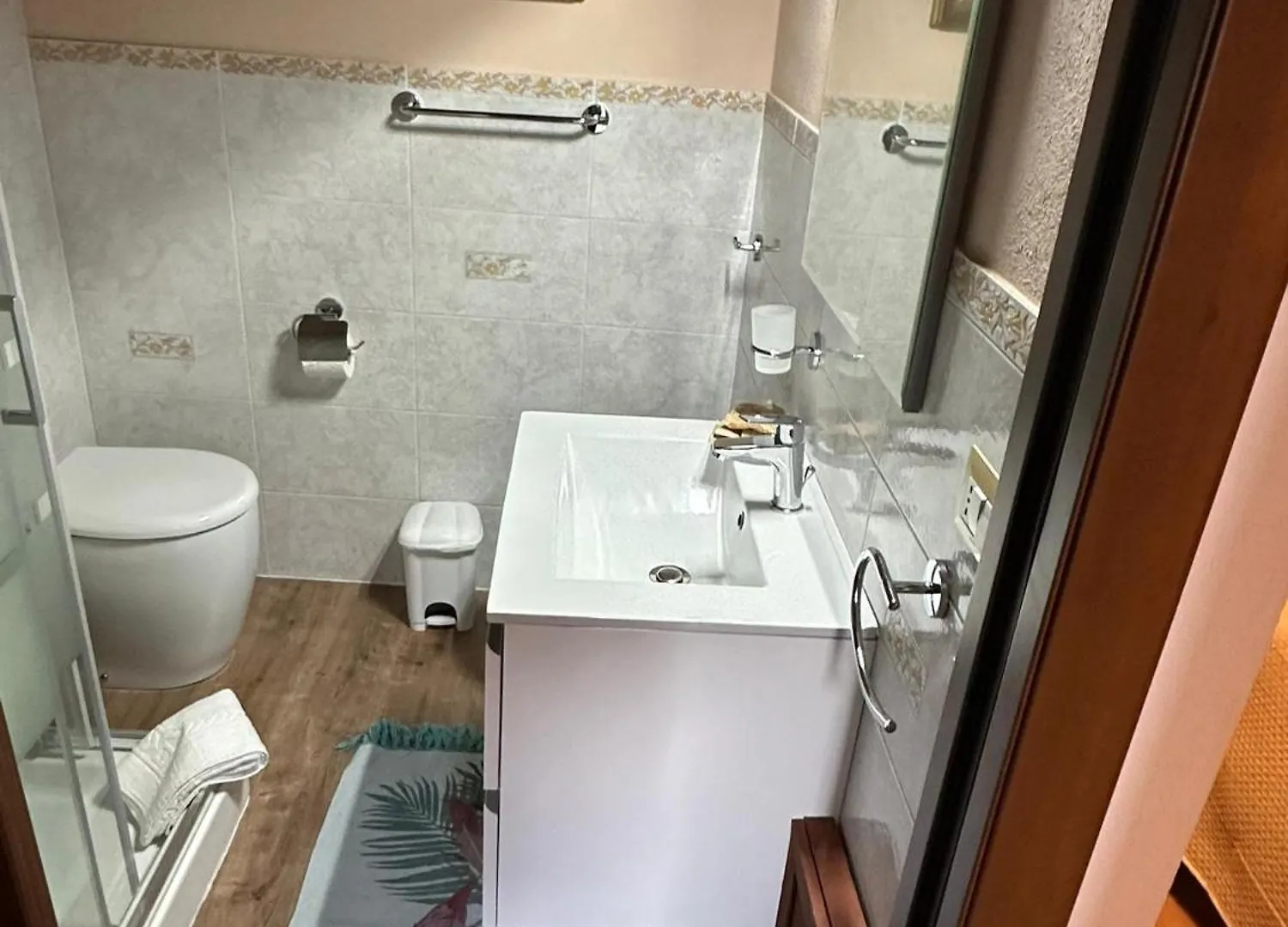 מלון באוני La Casa Delle Rondini 0*,
